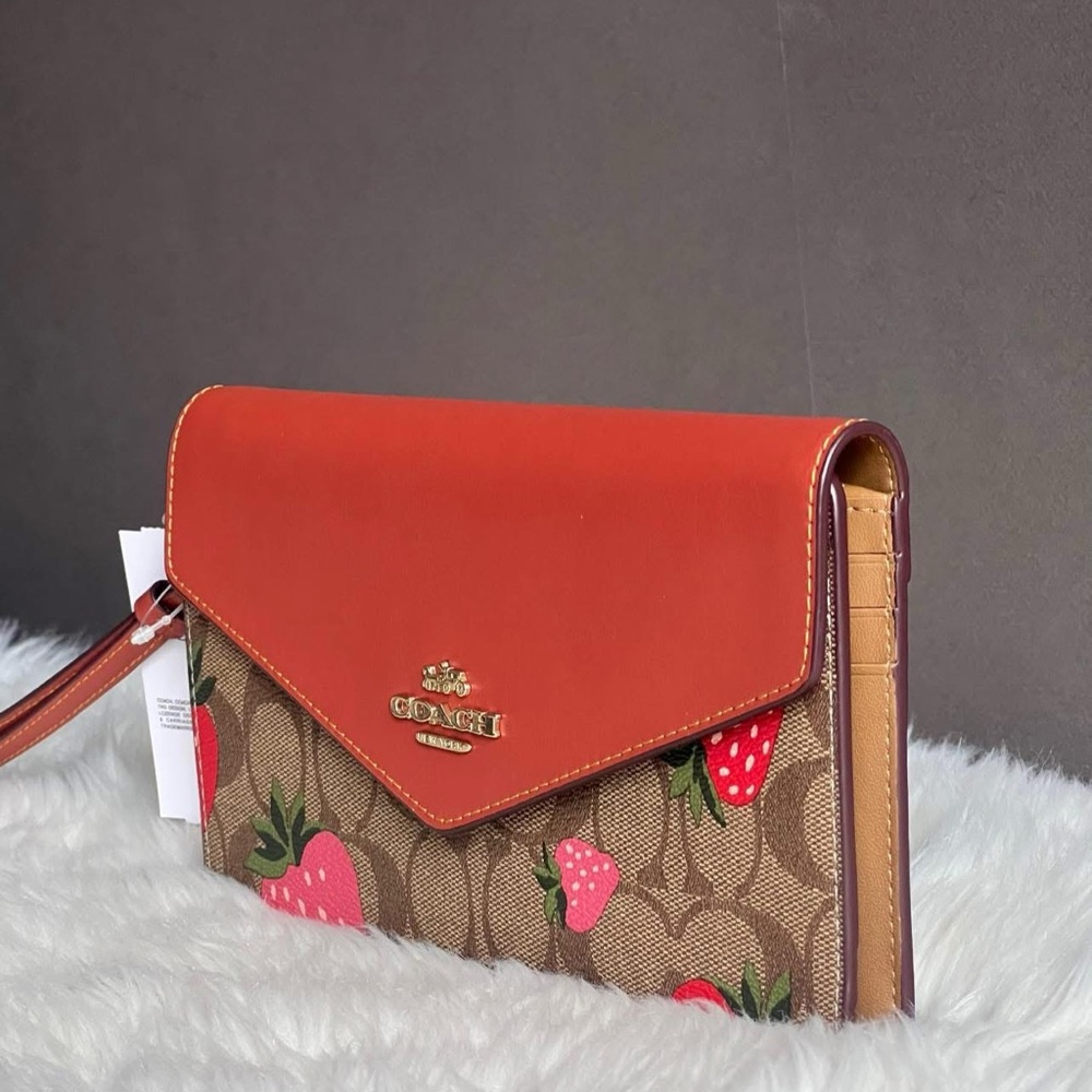 CH524 - Coach Travel Envelope Wallet in Signature Canvas with Strawberry Print - Picture 3 of 16